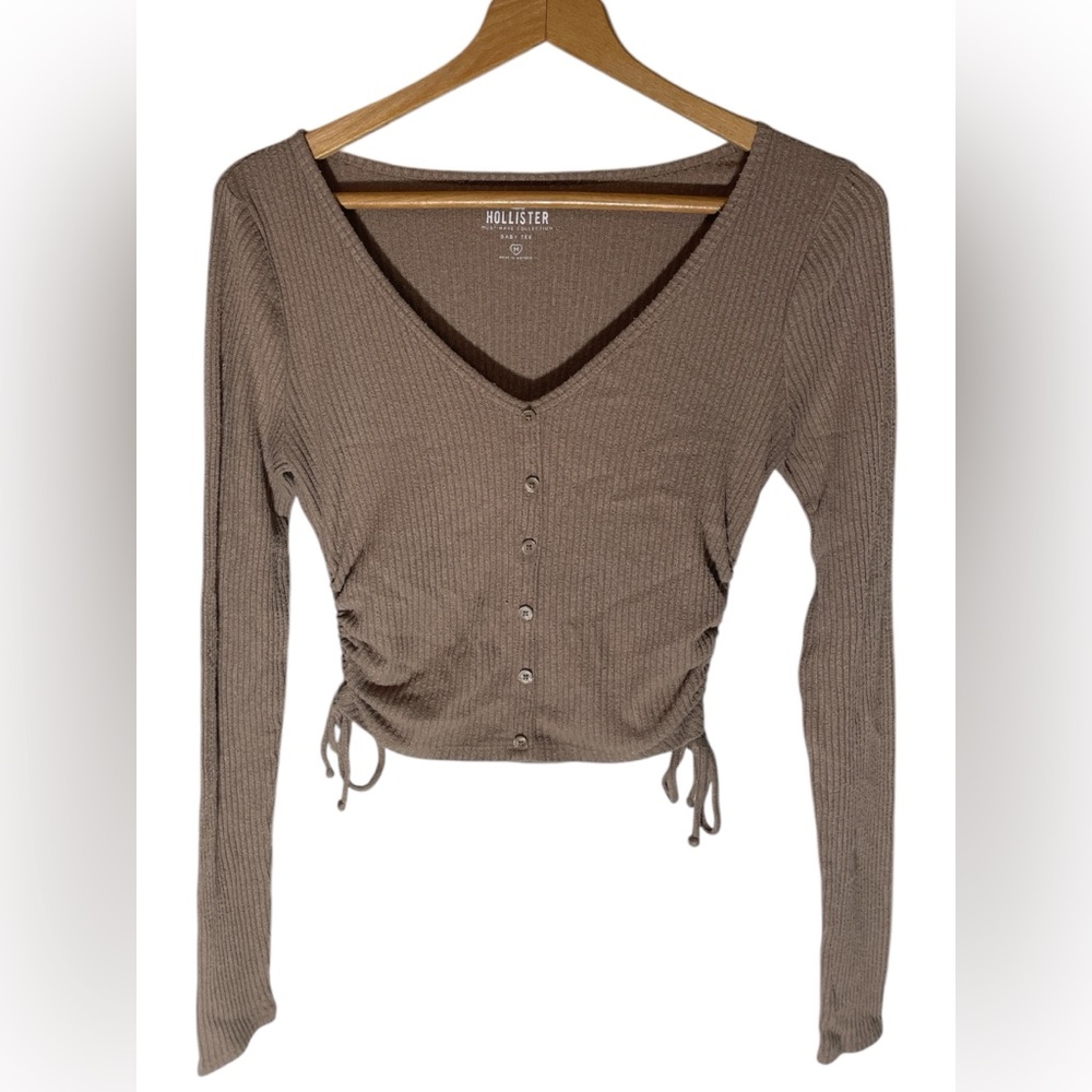 C9- Hollister Ribbed V Neck Long Sleeve Top - ladies Medium baby Tee